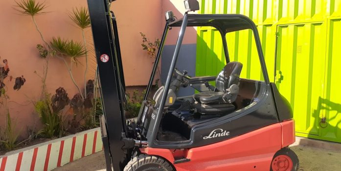 GPE294 : Chariot élévateur électrique LINDE 2,5 tonnes